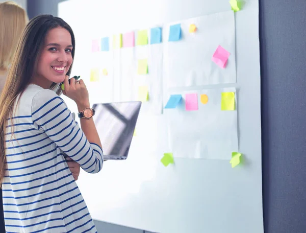 Beautiful smiling pregnant woman with the doctor at hospital — Stock Photo, Image