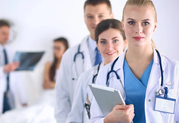 Portrait of group of smiling hospital colleagues standing together — Stock Photo, Image