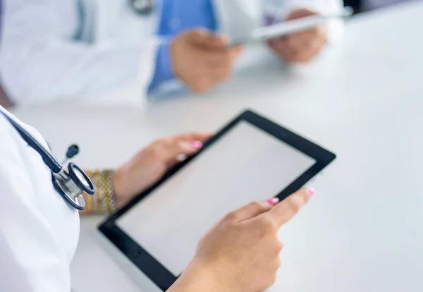 Medical team sitting and discussing at table — Stock Photo, Image