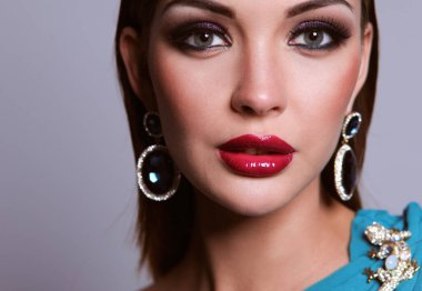 güzel bir kadınla akşam makyaj