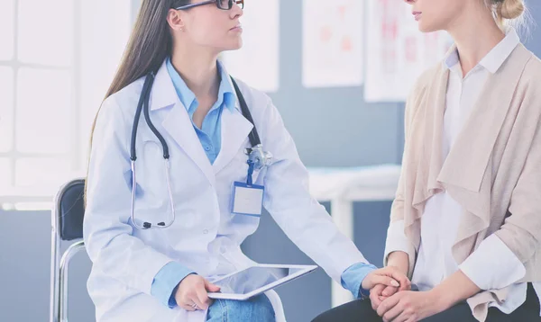 Doctor and patient discussing something while sitting at the table . Medicine and health care concept — Stock Photo, Image