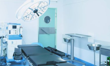 Modern klinikteki ameliyathane.