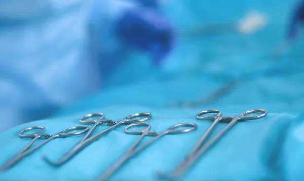 Instruments et outils chirurgicaux, y compris scalpels — Photo