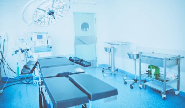 Modern klinikteki ameliyathane.