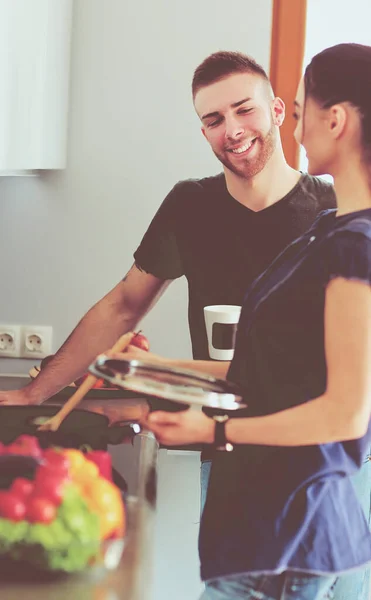 Couple cooking together in their kitchen at home — Stock Photo, Image
