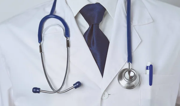 Handsome doctor is talking with young female patient and making — Stock Photo, Image