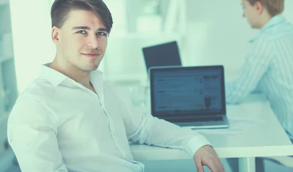 Young businessman working in office, sitting at desk — Stock Photo, Image