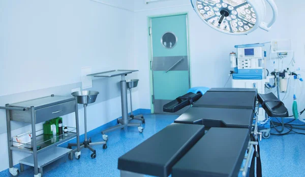 Modern klinikteki ameliyathane..