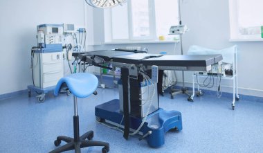 Modern klinikteki ameliyathane..