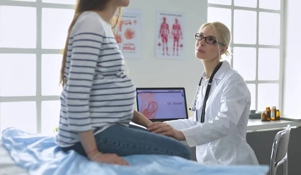 Beautiful Smiling Pregnant Woman Doctor Hospital — Stock Photo, Image