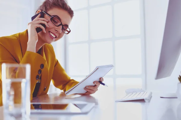 Portrait Beautiful Woman Making Call While Sitting Her Workplace Front — Stock Photo, Image