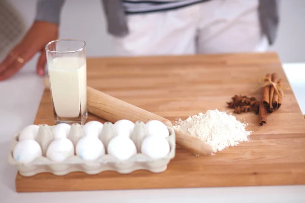 Baking Background Eggs Raw Eggs Dish Eggshells Flour Rolling Pin — Stock Photo, Image