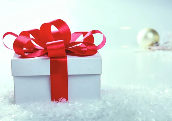 White Gift Box Red Ribbon Bow — Stock Photo, Image