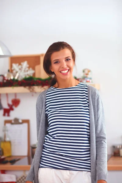 Vrouw Maakt Kerstkoekjes Keuken — Stockfoto