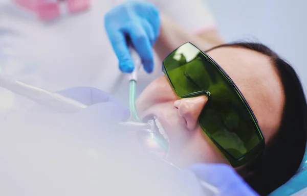 Zahnarztteam Und Patient Der Zahnarztpraxis — Stockfoto