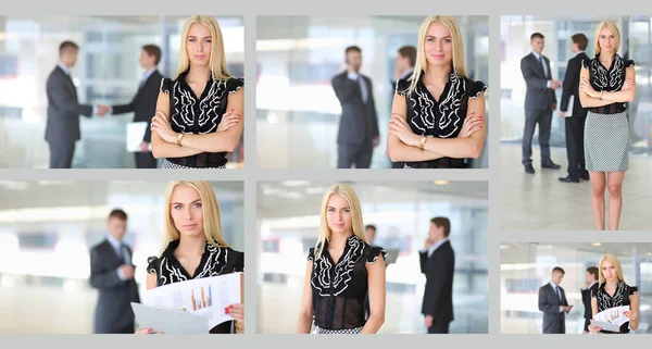 Business Woman Standing Foreground Office — Stock Photo, Image