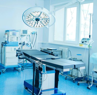 Modern klinikteki ameliyathane..