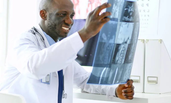 Portrait Young African Medical Doctor Holding Patients Ray — Stock Photo, Image