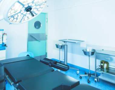 Modern klinikteki ameliyathane..