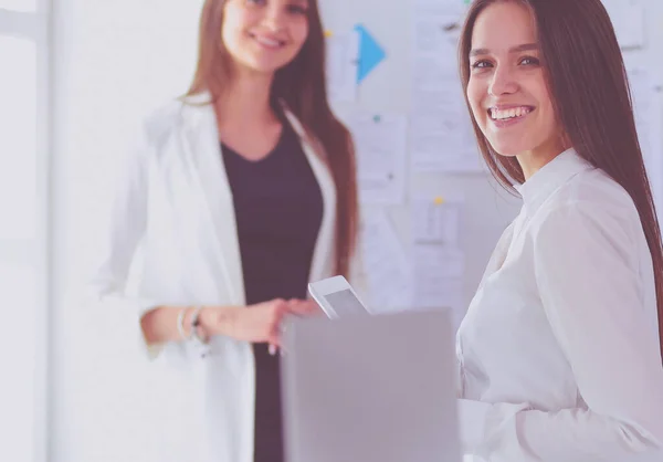 Atractiva Mujer Negocios Que Trabaja Ordenador Portátil Oficina Gente Negocios — Foto de Stock