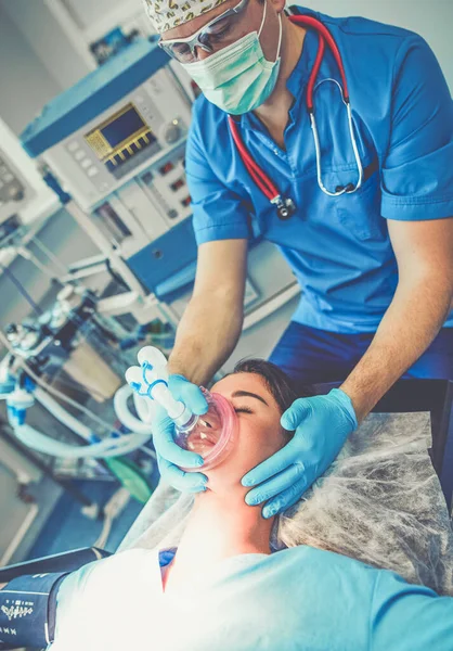 Chirurg Bei Der Arbeit — Stockfoto