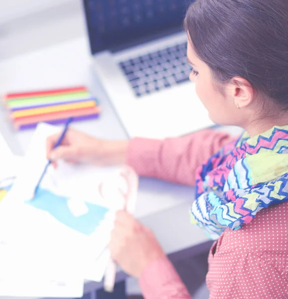 Mujer Joven Creativa Que Trabaja Oficina Con Tableta Gráfica —  Fotos de Stock