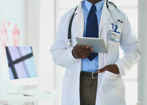 Male Black Doctor Worker Tablet Computer Standing Hospital — Stock Photo, Image