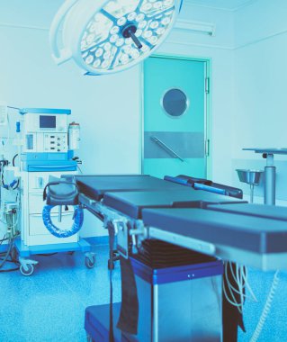 Modern klinikteki ameliyathane..
