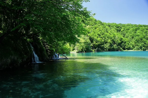 Geheimnisvolles blaues Paradies in Plitvicer Seen — Stockfoto