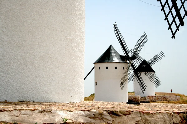 Viejos molinos de viento en Alcázar de san juan, España — Foto de Stock