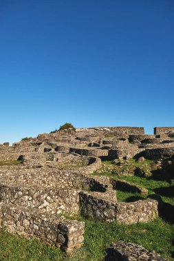 Castro de Santa Trega 'daki antik taş konutların kalıntıları arkeolojik alan, Galiçya, İspanya