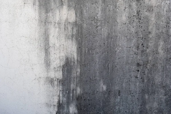 Beyaz Nemli Yıpranmış Çiğ Beton Duvar — Stok fotoğraf
