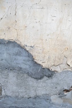 Alçı kaplamalı eski kireç ve çimento.