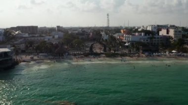Playa del Carmen 'in Riviera Maya' daki havadan görünüşü.