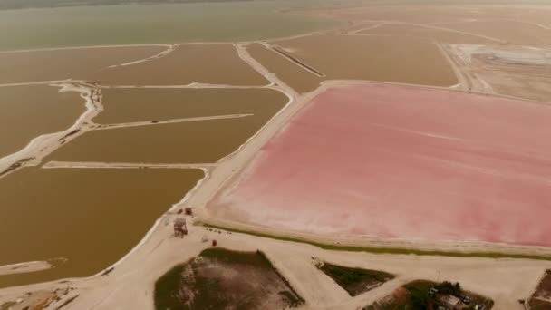 Forwards fly above system of ponds for salt extraction. Peculiar colours due to micro organisms in colourful lakes. Las Coloradas, Yucatan, Mexico — Stock Video