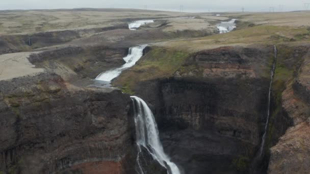 位于冰岛南部的兰登隆加尔山谷的宏伟的海佛斯瀑布的静止图像。俯瞰着最有名的冰岛式瀑布之一。大自然的神奇 — 图库视频影像