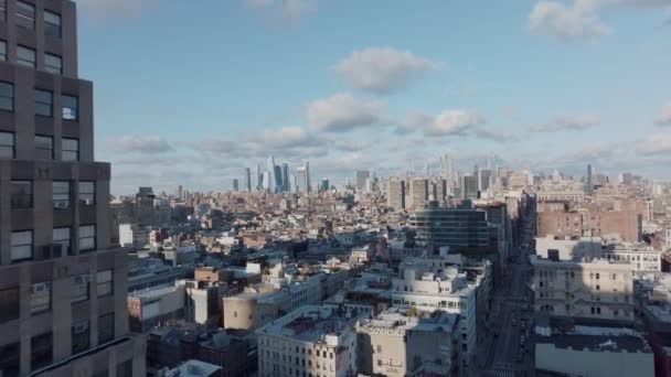 Sunny day in large city. Aerial view of town development with modern downtown skyscrapers in background. Manhattan, New York City, USA — Stock Video