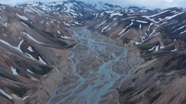 Drone view of Thorsmork valley with mountains canyon and river in Iceland, porsmork. This valley is named after the Norse God of Thunder Thor, por in Icelandic — Stock Video