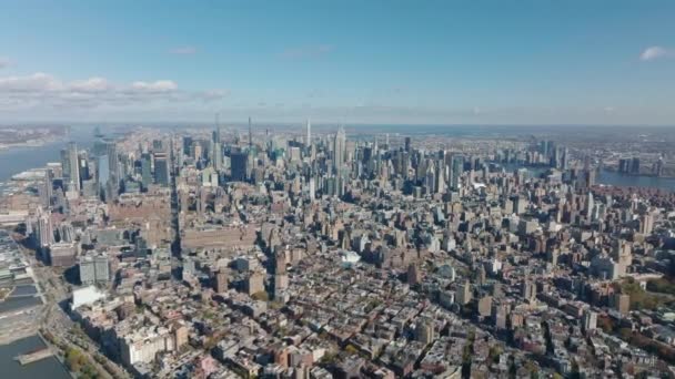 Imágenes panorámicas aéreas de la ciudad. Oficina alta rascacielos en el centro de la ciudad. Manhattan, Nueva York, Estados Unidos — Vídeo de stock