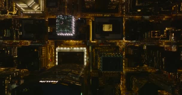 Aves aéreas olho em cima de cima para baixo vista da cidade noturna em torno do edifício MetLife e da estação Grand Central. Manhattan, Nova Iorque, EUA — Vídeo de Stock
