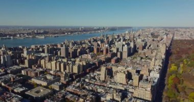 Hudson Nehri ile Central Park arasındaki Yukarı Batı Yakası 'nın hava panoramik manzarası. Manhattan, New York City, ABD