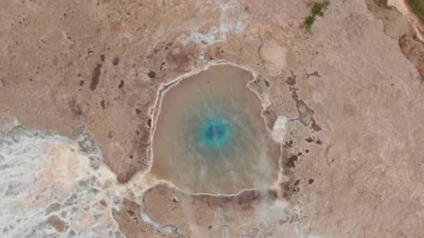 Aerial birds eye overhead top down descending footage of Geysir lagoon with hot water. Thermal spring. Iceland — Stock Video