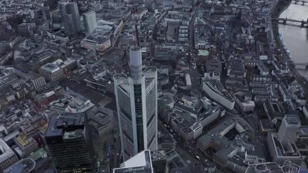 High angle footage of Commerzbank Tower. High rise office building with antenna on top. Town development in background. Frankfurt am Main, Germany — Stock Video