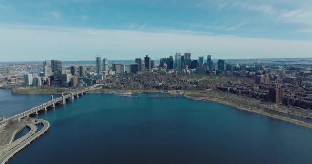 Aerial panoramic footage of city with group of downtown skyscrapers. Longfellow Bridge over Charles river. Boston, USA — ストック動画