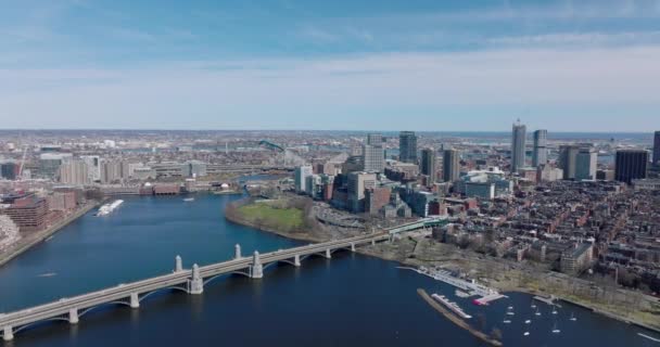 Aerial panoramic view of Longfellow Bridge over Charles river, busy multilane road on waterfront and high rise buildings protruding above other development. Boston, USA — ストック動画