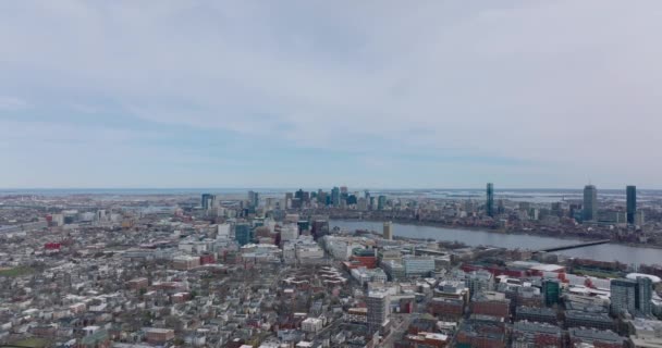 Aerial panoramic footage of metropolis at twilight. Backwards reveal buildings in urban neighbourhood. Boston, USA — Vídeo de stock