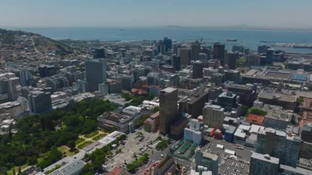 Modern Şehir Semtindeki Yüksek Binaların Havadan Çekilmiş Görüntüleri Kasabanın Gelişimi — Stok video