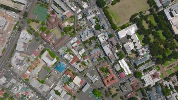 Von Oben Nach Unten Schwenken Aufnahmen Von Gebäuden Und Straßen — Stockvideo