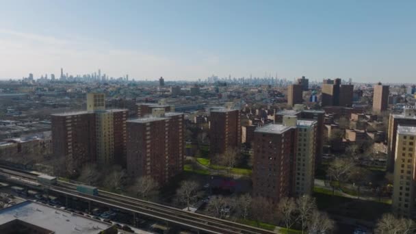 Imagens Panorâmicas Aéreas Cidade Grande Edifícios Residenciais Coloridos Vários Andares — Vídeo de Stock