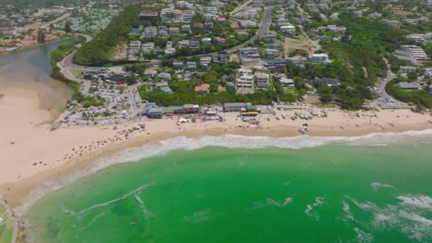 High Angle Shot People Enjoying Sunny Day Beach Tilt Reveal — Stockvideo